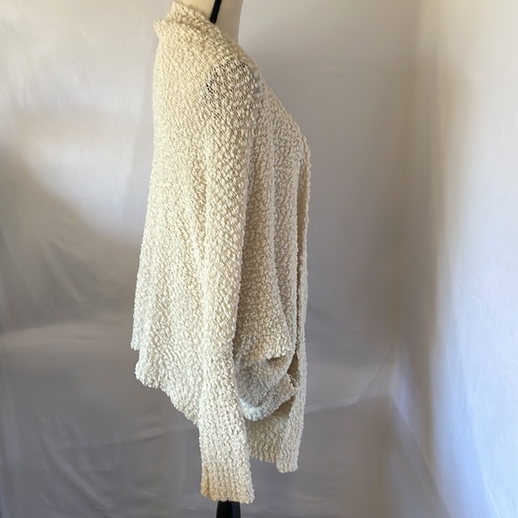 Hayden Los Angeles cream cardigan sweater balloon style under arm front pockets - Picture 2 of 7